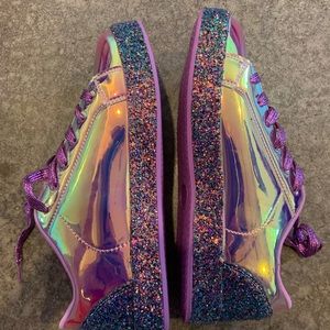 Lucky strip reflective low tops